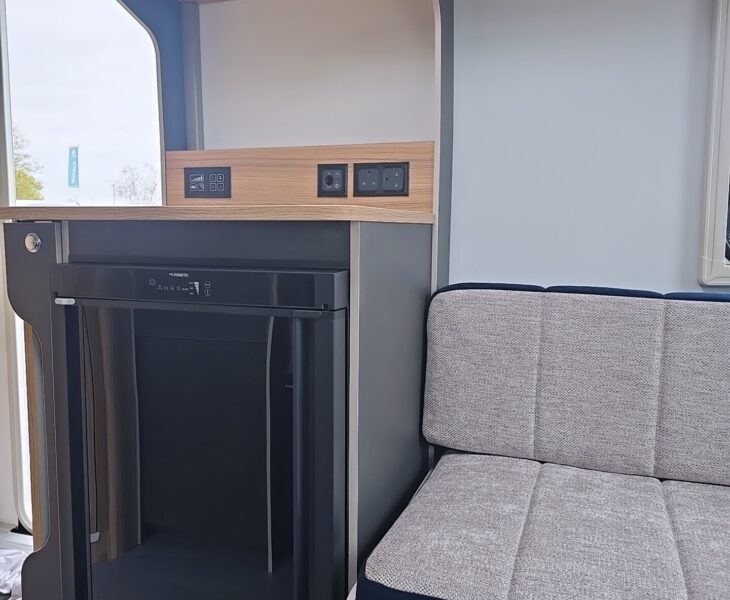 2026 Bailey Discovery D4-2 Fridge