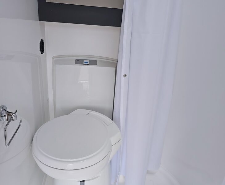 2026 Bailey Discovery D4-2 Washroom