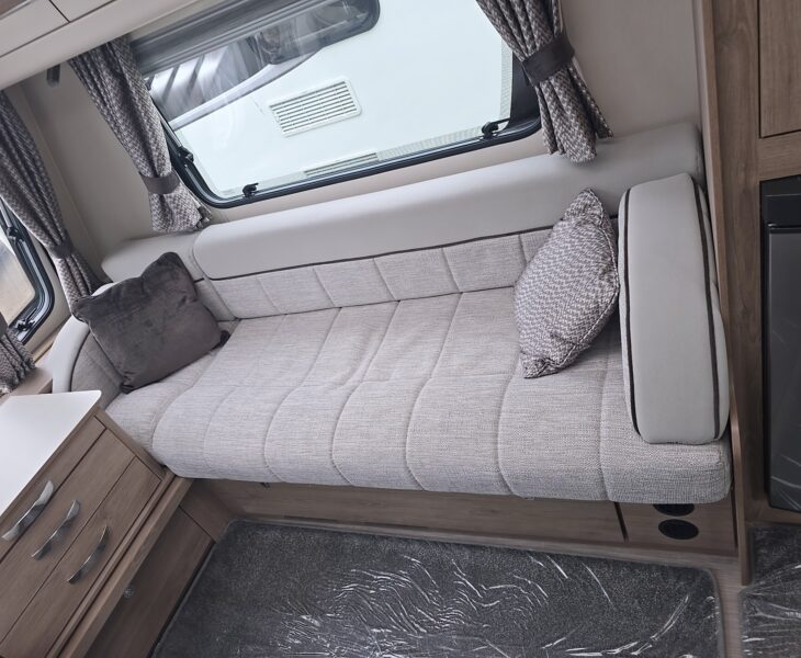 2018 COMPASS CASITA KENSINGTON 462