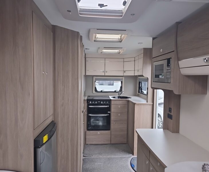 2018 COMPASS CASITA KENSINGTON 462