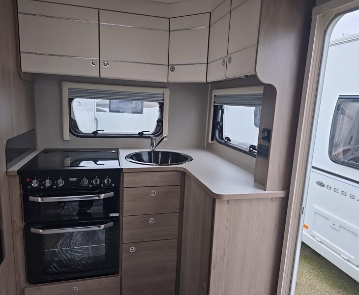 2018 COMPASS CASITA KENSINGTON 462