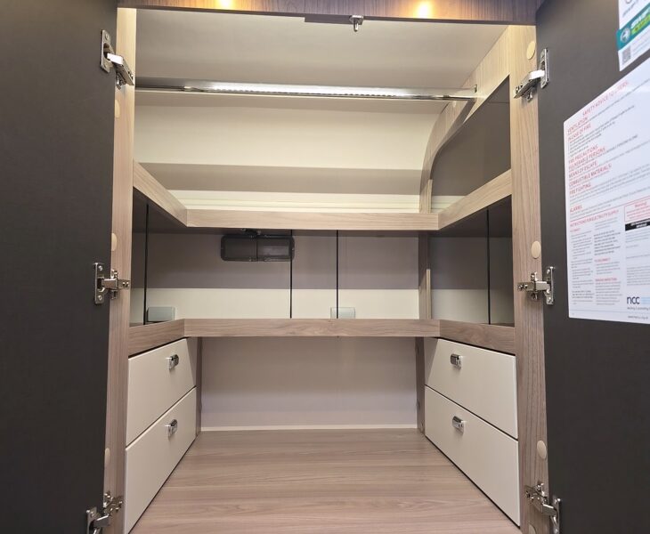 2025 SWIFT ESCAPE 640 WARDROBE