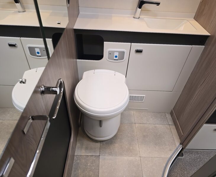 2025 SWIFT ESCAPE 640 WASHROOM