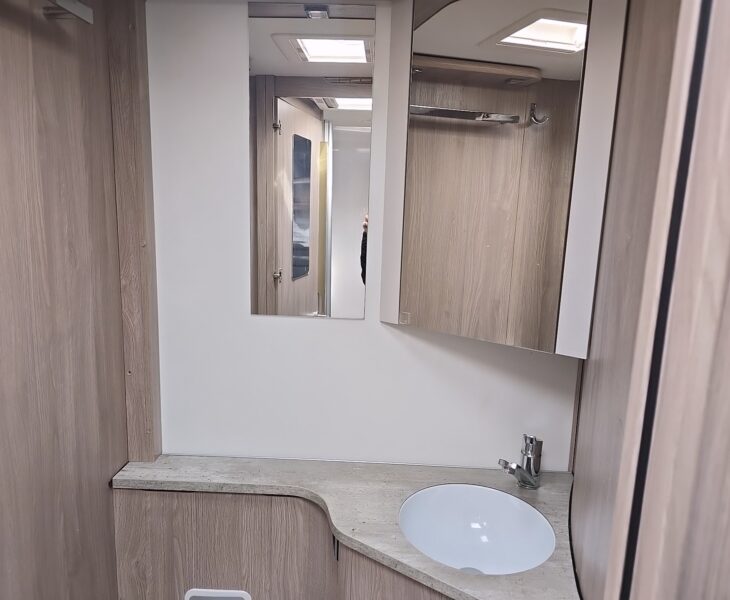 2023 COACHMAN TRAVEL MASTER 545 WASHROOM