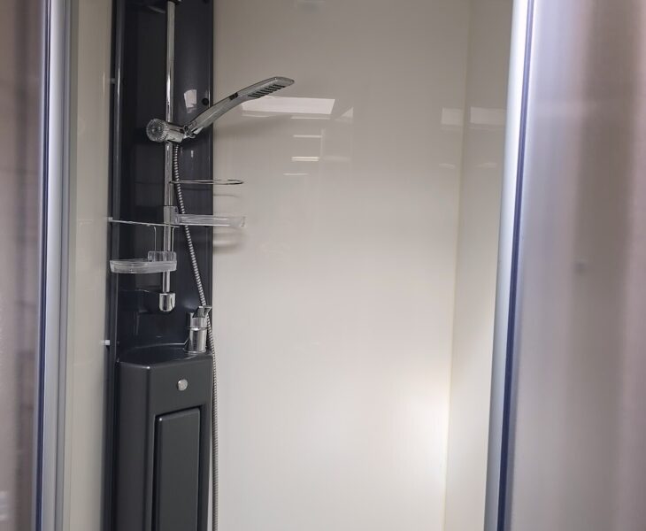 2023 COACHMAN TRAVEL MASTER 545 WASHROOM