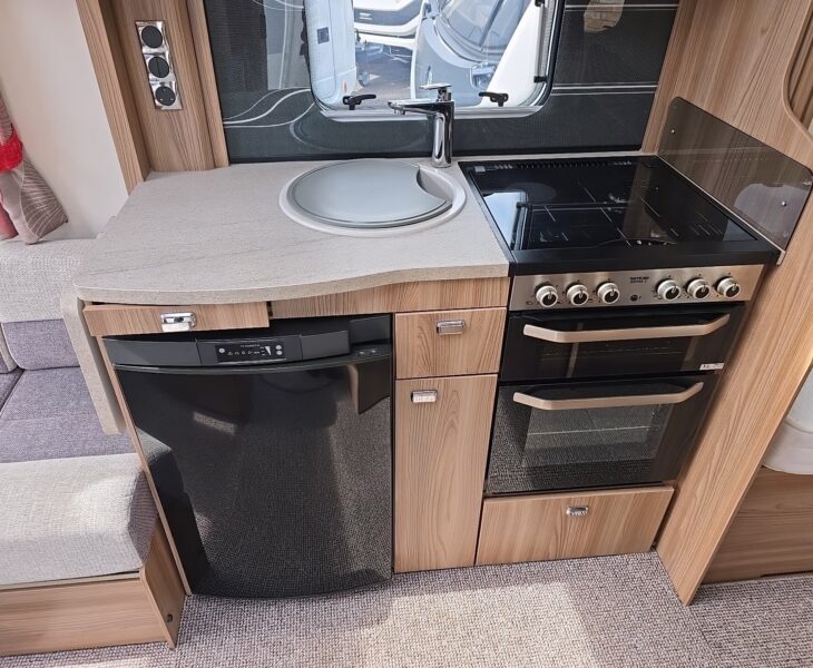 2018 SWIFT CHALLENGER 565 INTERNAL