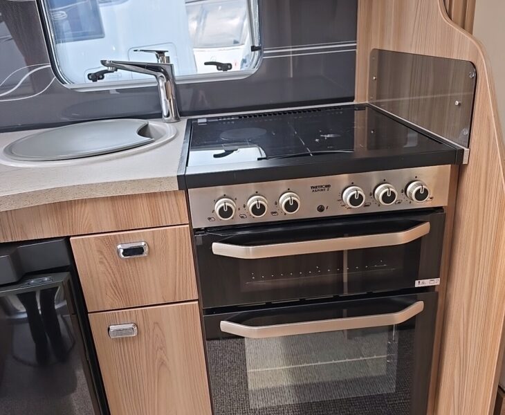 2018 SWIFT CHALLENGER 565 INTERNAL