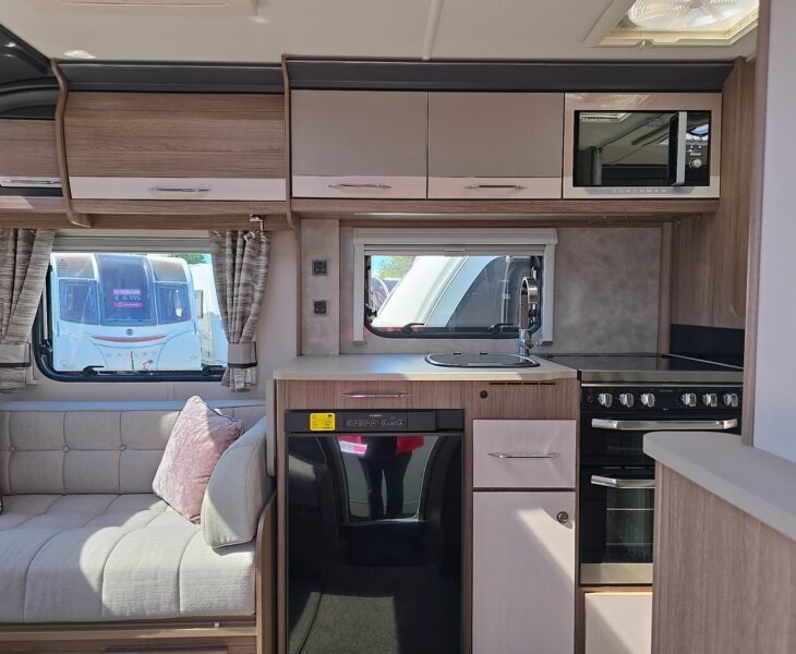 2020 COACHMAN VIP 565