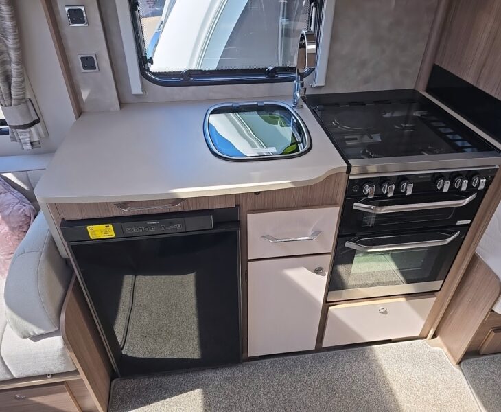 2020 COACHMAN VIP 565