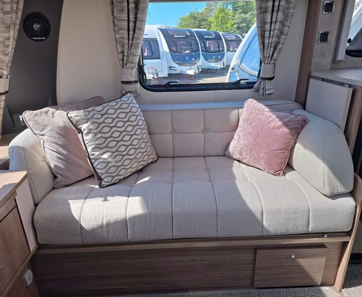 2020 COACHMAN VIP 565