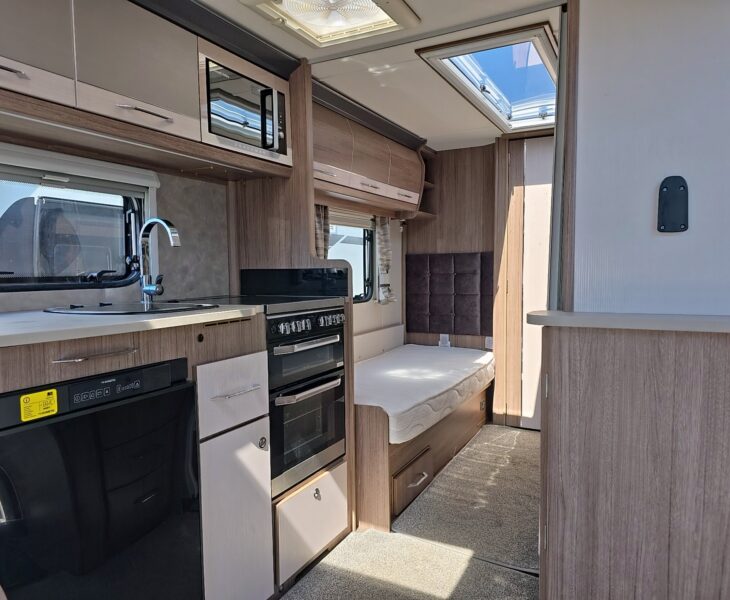 2020 COACHMAN VIP 565