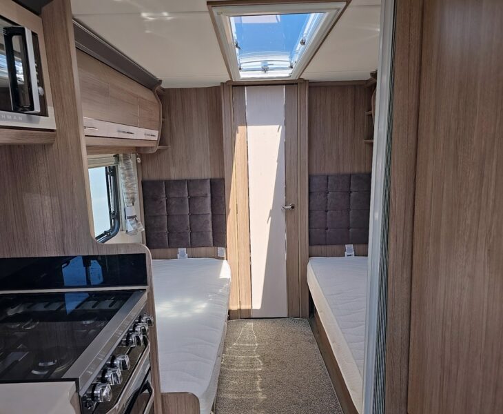 2020 COACHMAN VIP 565