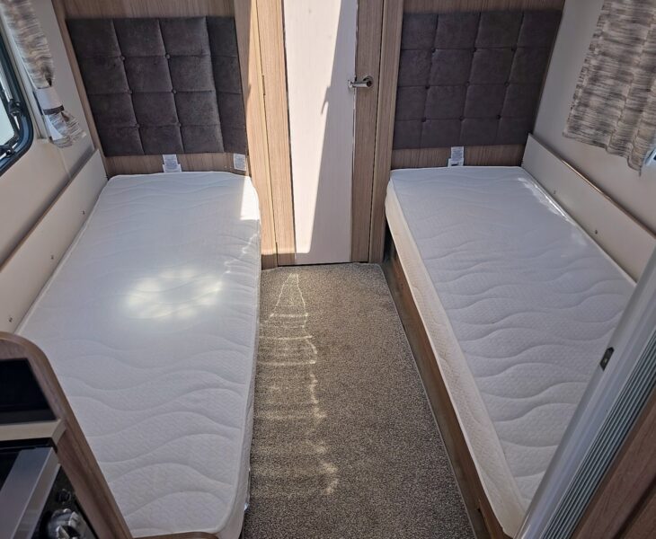 2020 COACHMAN VIP 565