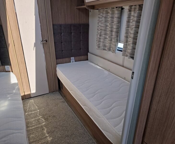 2020 COACHMAN VIP 565