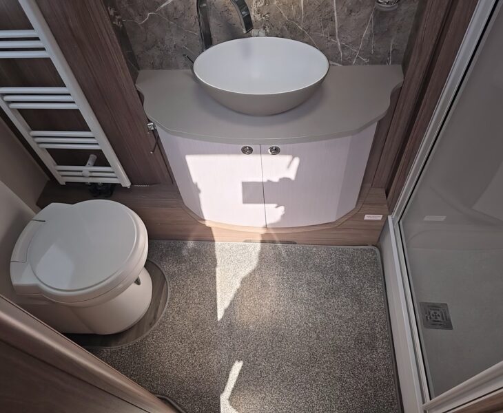 2020 COACHMAN VIP 565