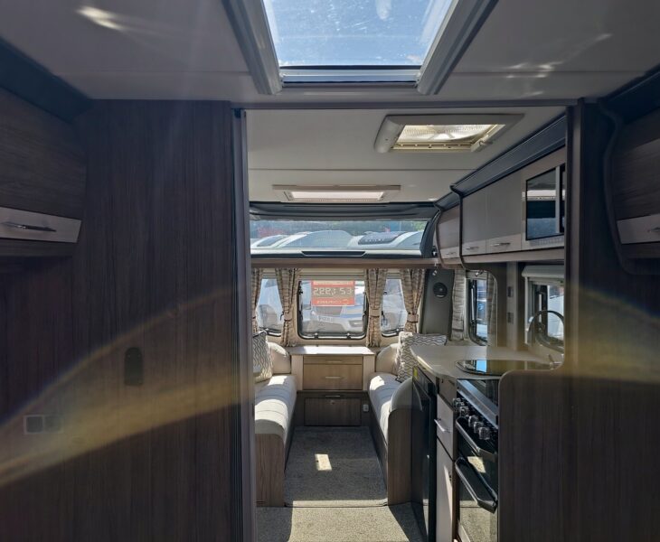 2020 COACHMAN VIP 565