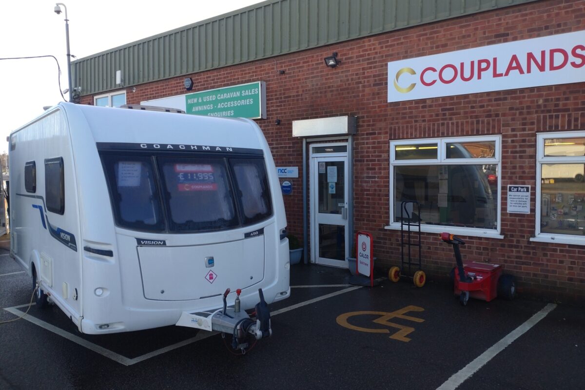2016 Coachman Vision 450 Front