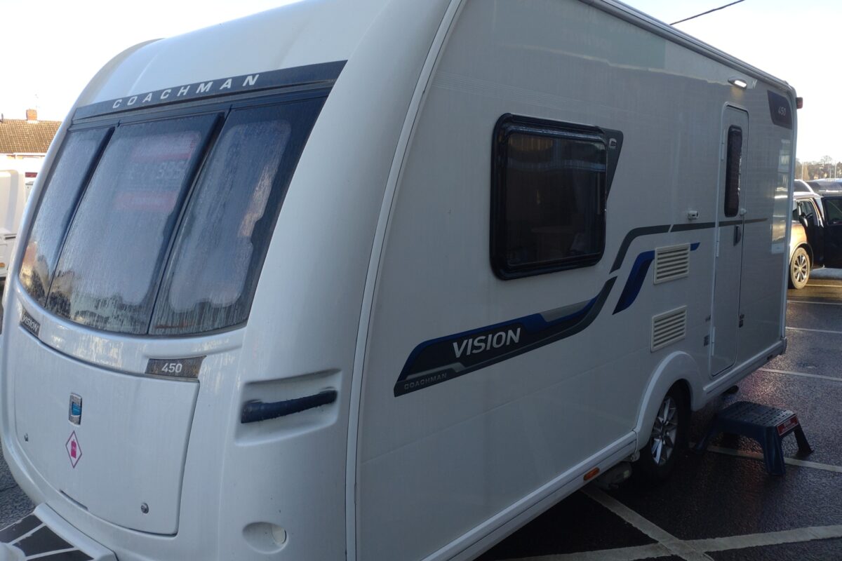 2016 Coachman Vision 450 Front/Side