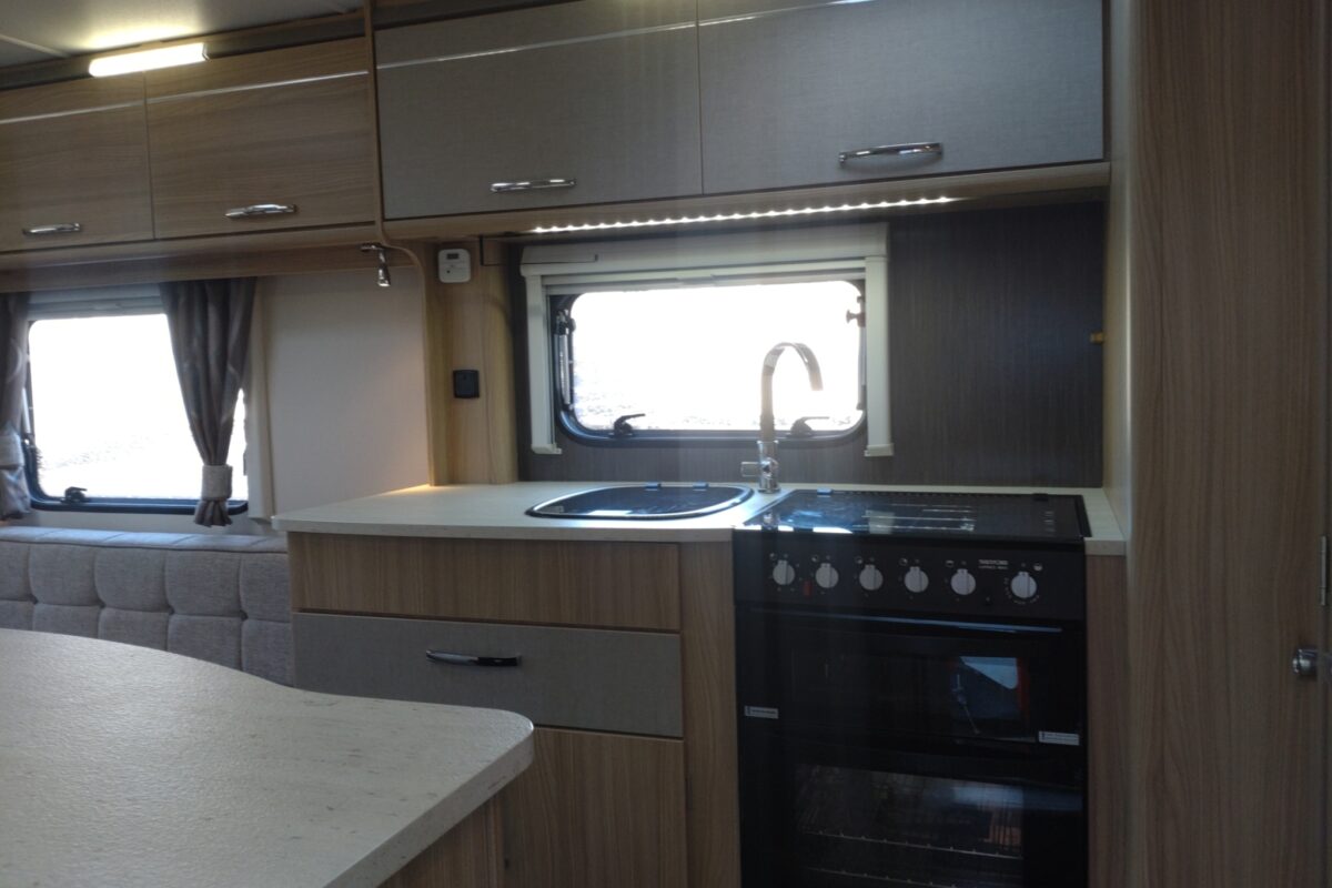 2016 Coachman Vision 450 Interior