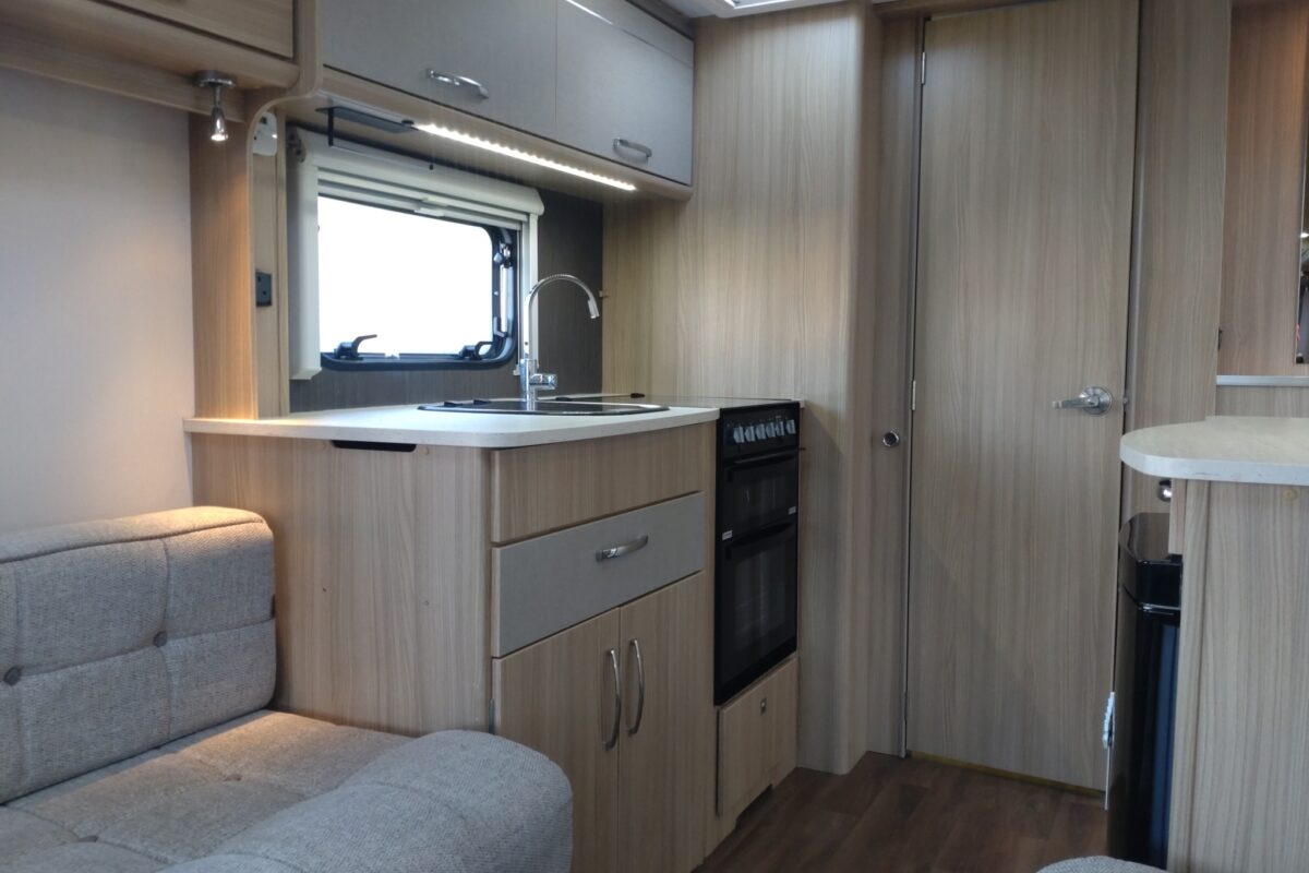 2016 Coachman Vision 450 Interior