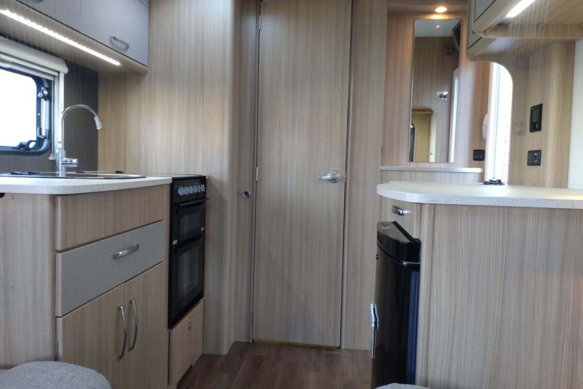 2016 Coachman Vision 450 Interior
