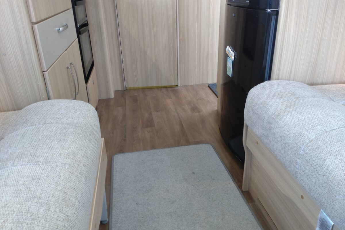 2016 Coachman Vision 450 Interior