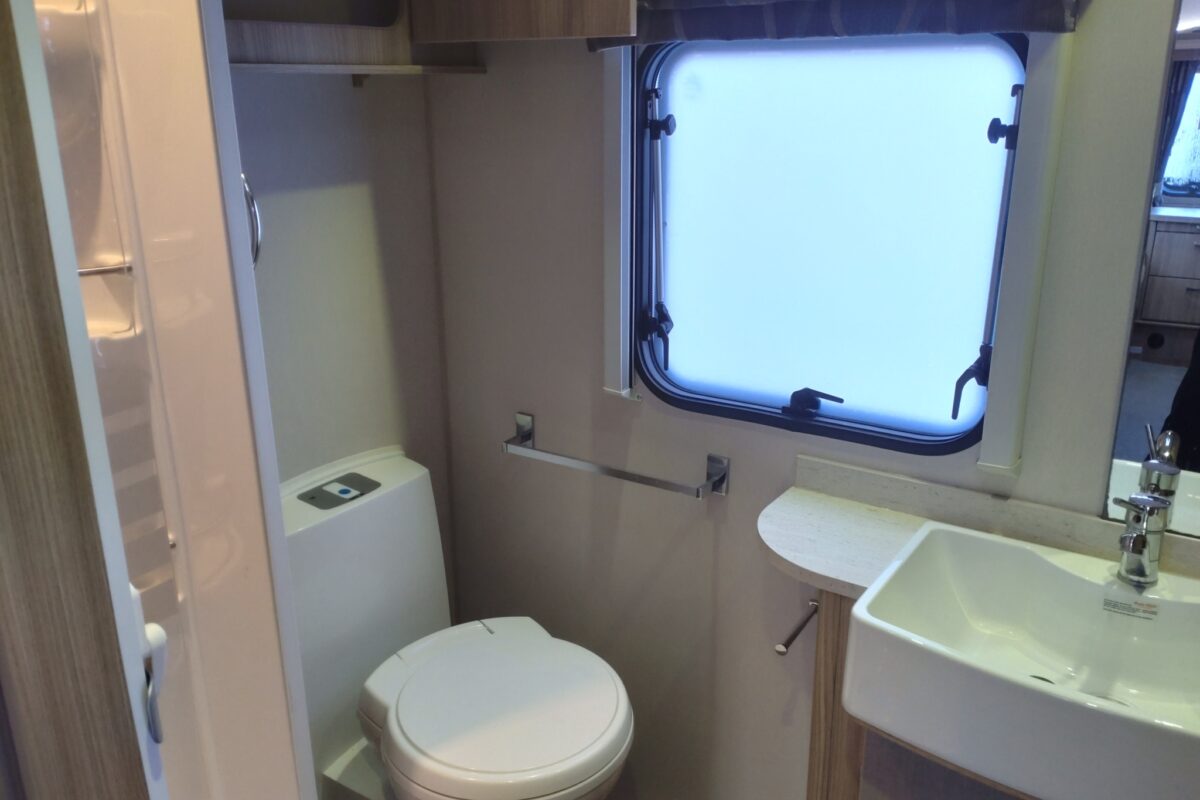 2016 Coachman Vision 450 Interior