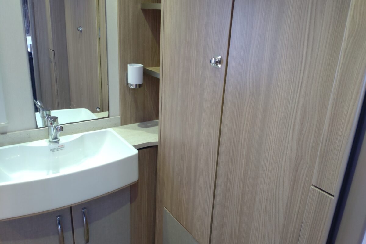 2016 Coachman Vision 450 Interior