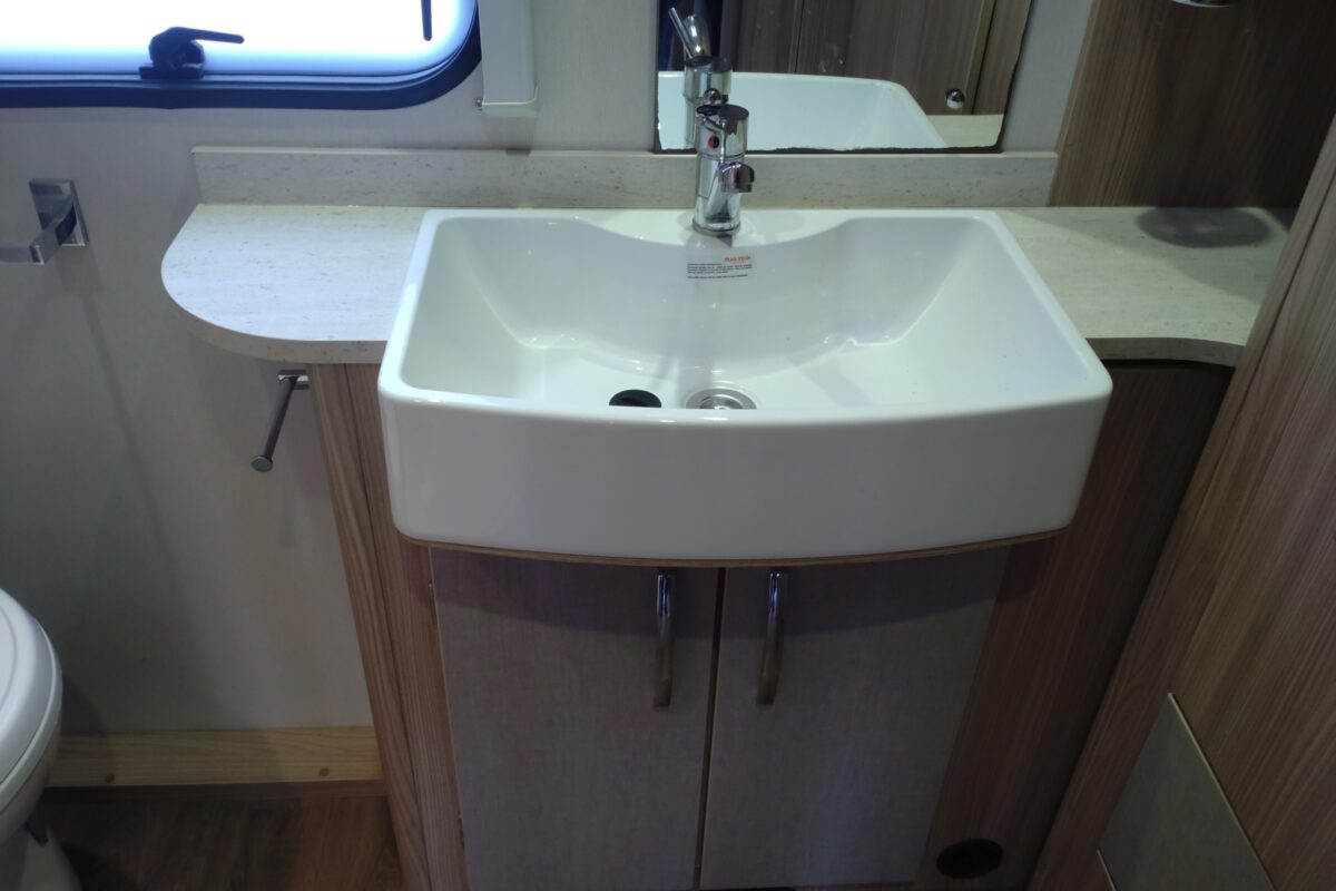 2016 Coachman Vision 450 Interior
