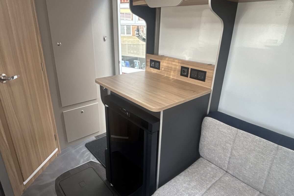 2026 Bailey Discovery D4-2 dresser