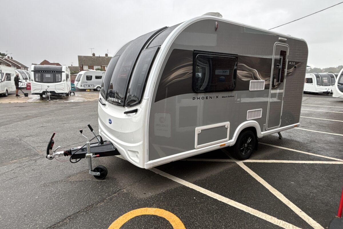 2026 Bailey Phoenix 420 Black Edition nearside