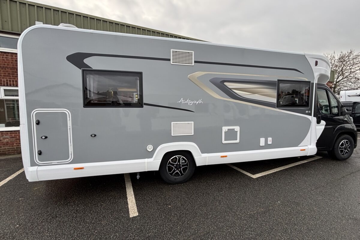 New Bailey Autograph 81-5 2026 offside