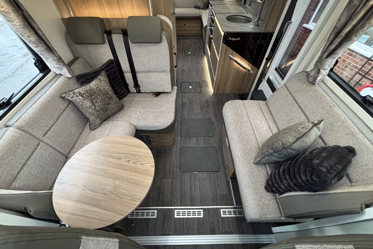 New Bailey Autograph 81-5 2026 lounge