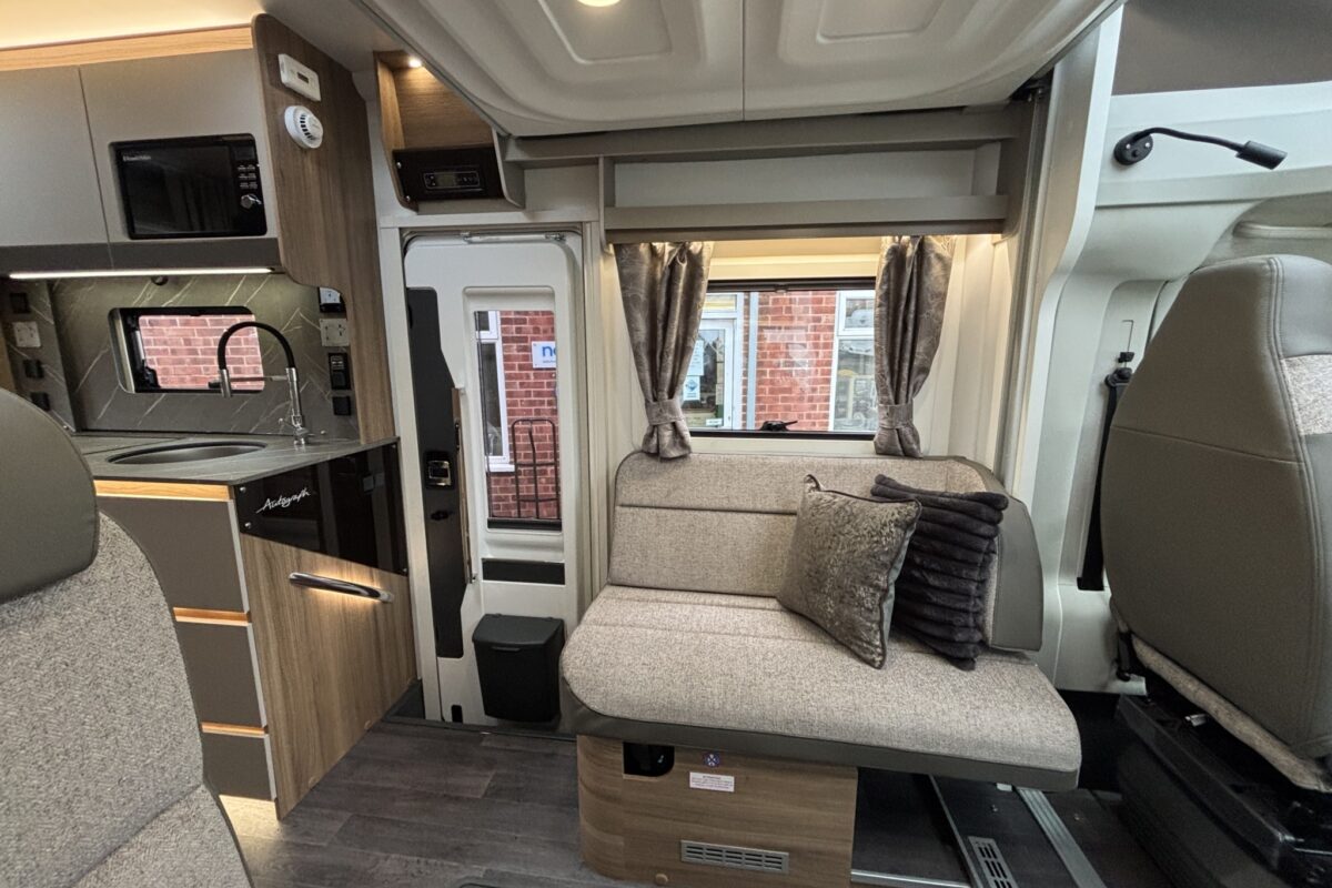 New Bailey Autograph 81-5 2026 lounge nearside