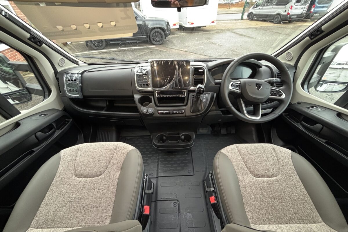 New Bailey Autograph 81-5 2026 cab