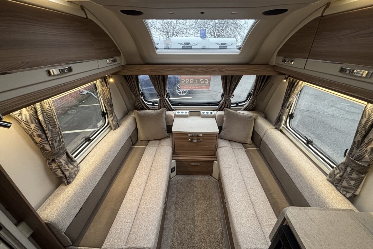 Swift Challenger 560 2022 FRONT LOUNGE