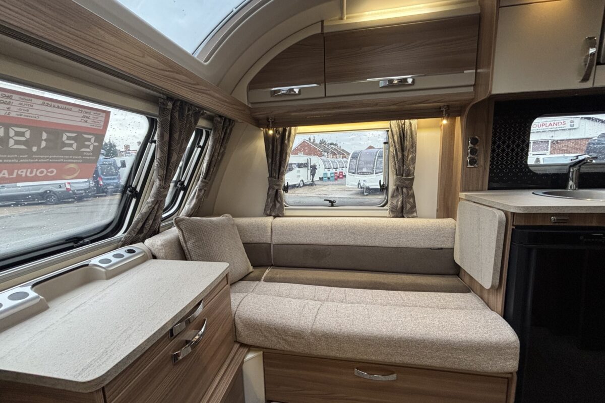 Swift Challenger 560 2022 OFFSIDE LOUNGE