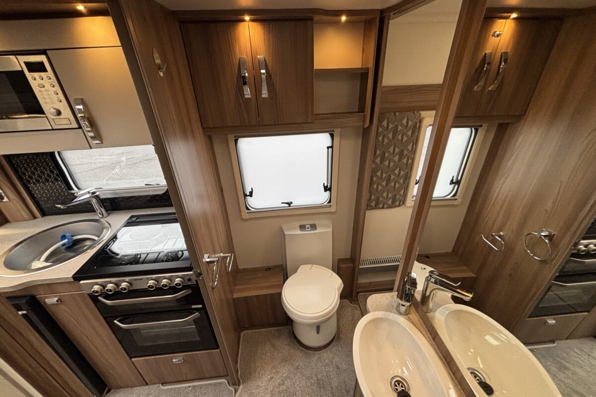 Swift Challenger 560 2022 WASHROOM