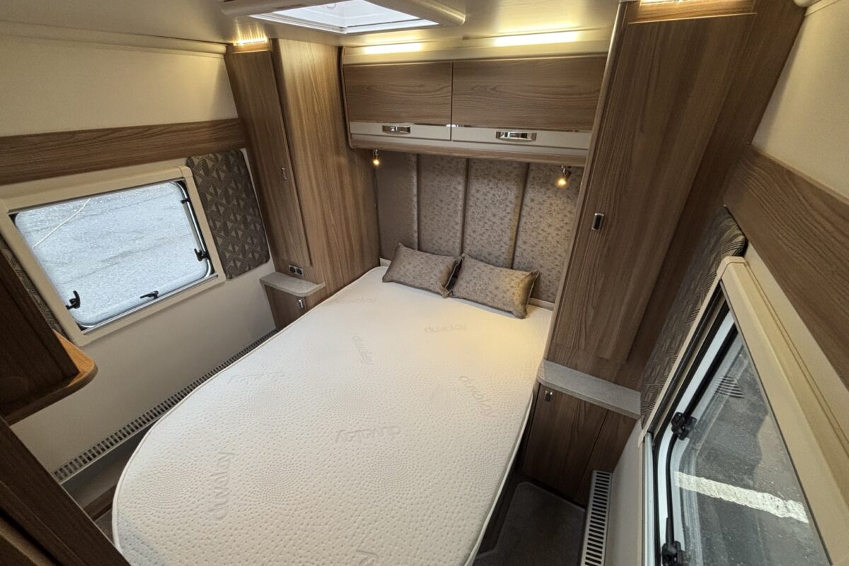 Swift Challenger 560 2022 REAR ISLAND BED