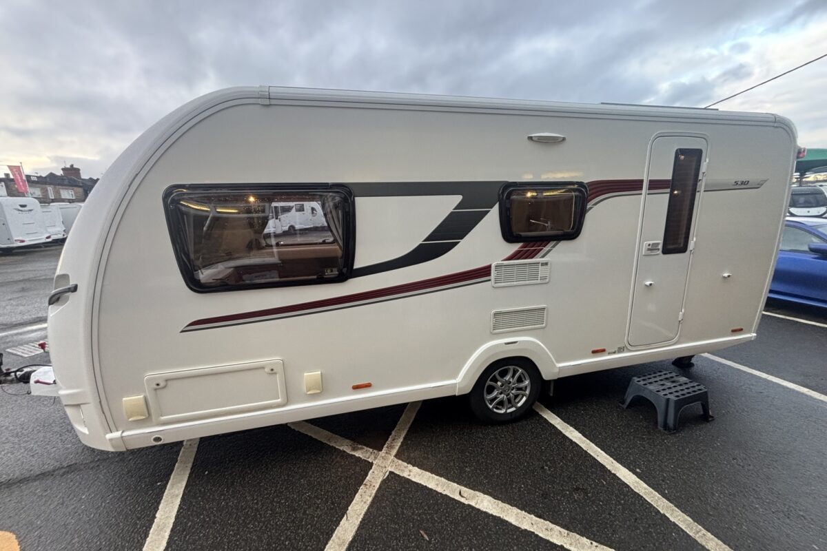 Swift Conqueror 530 2016 NEARSIDE