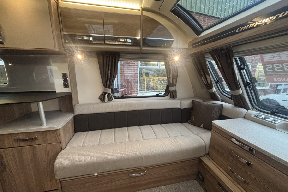 Swift Conqueror 530 2016 NEARSIDE LOUNGE