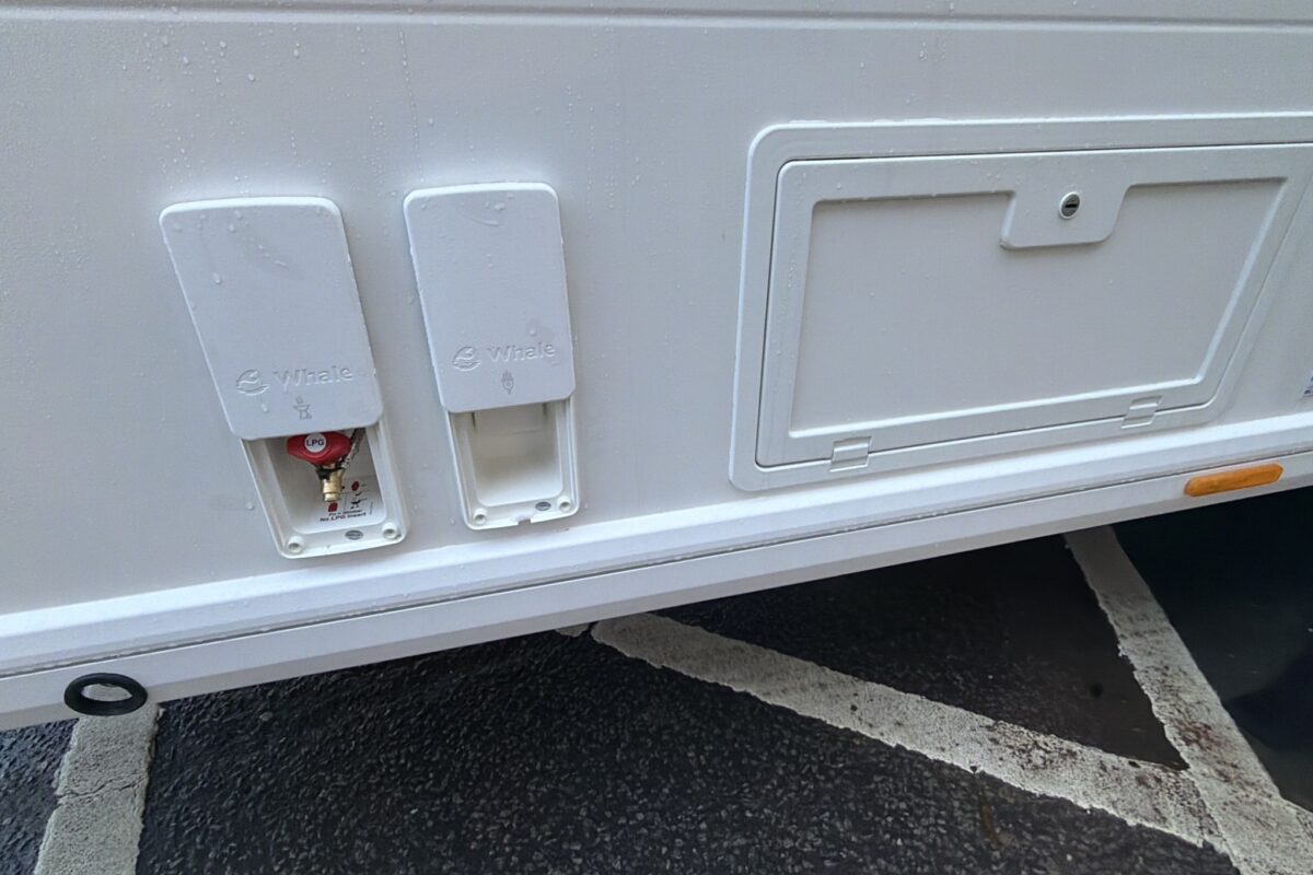 26 Coachman VIP 575 bbq point and external mains