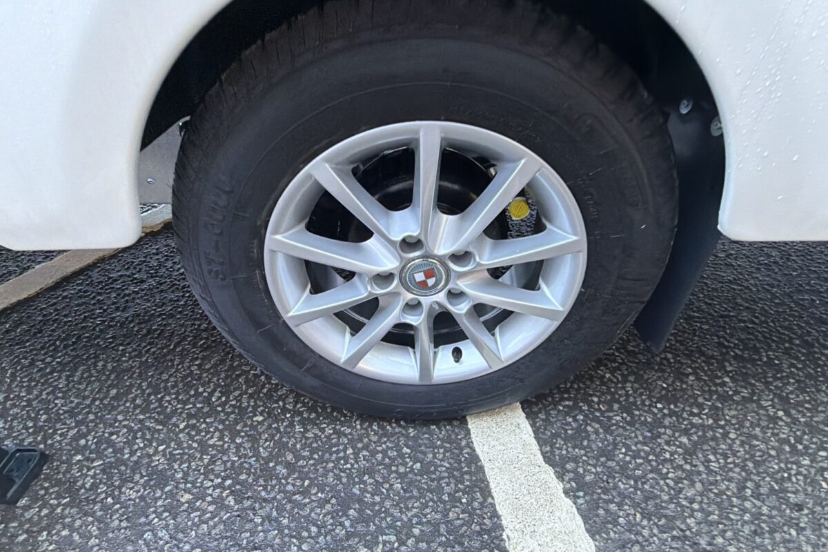 26 Coachman VIP 575 alloy wheels