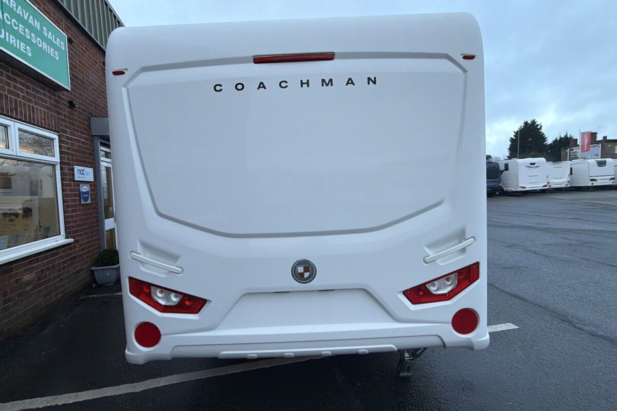 26 Coachman VIP 575 rear