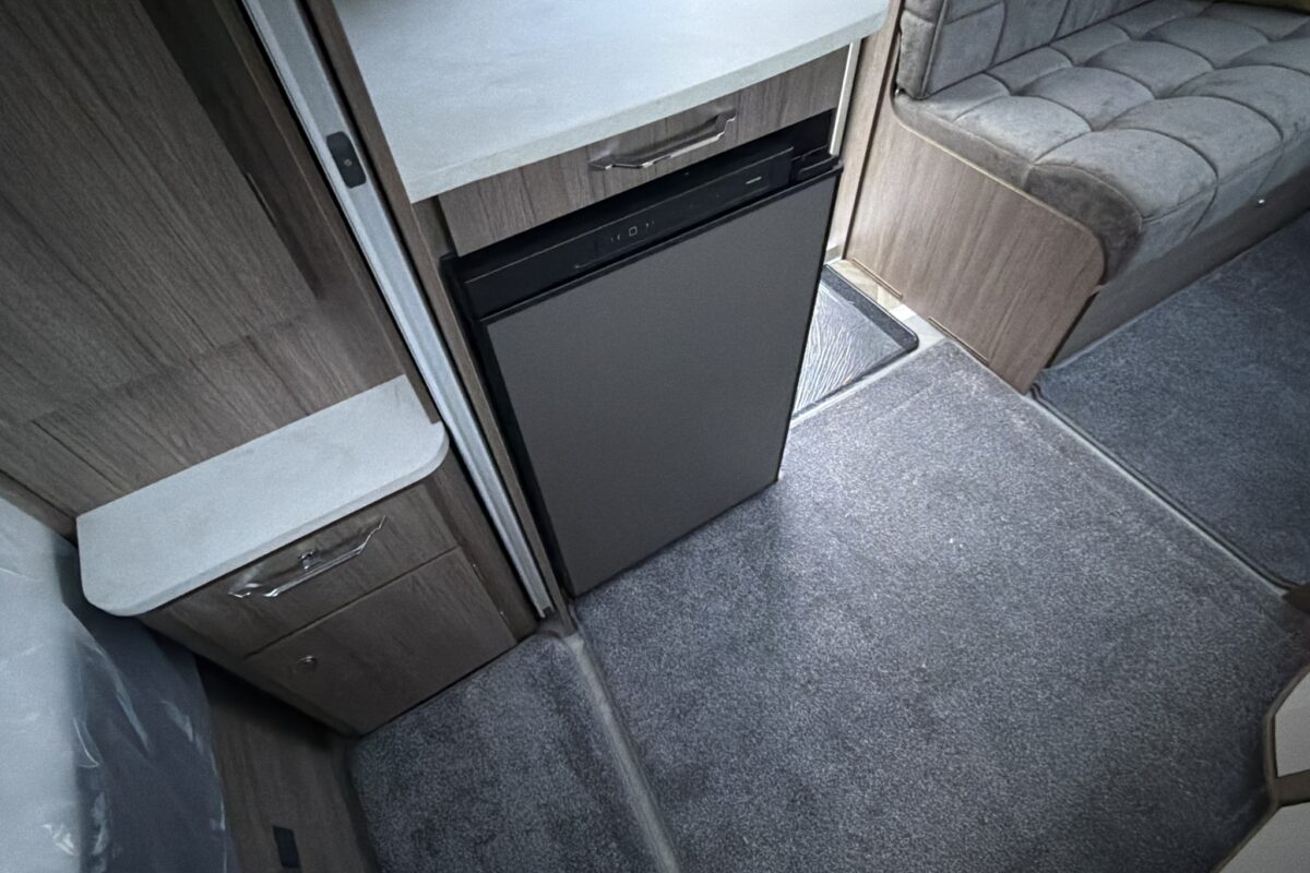 26 Coachman VIP 575 fridge
