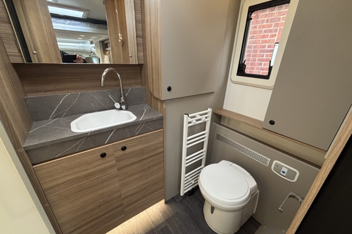 2026 Bailey Autograph 72-2 WASHROOM