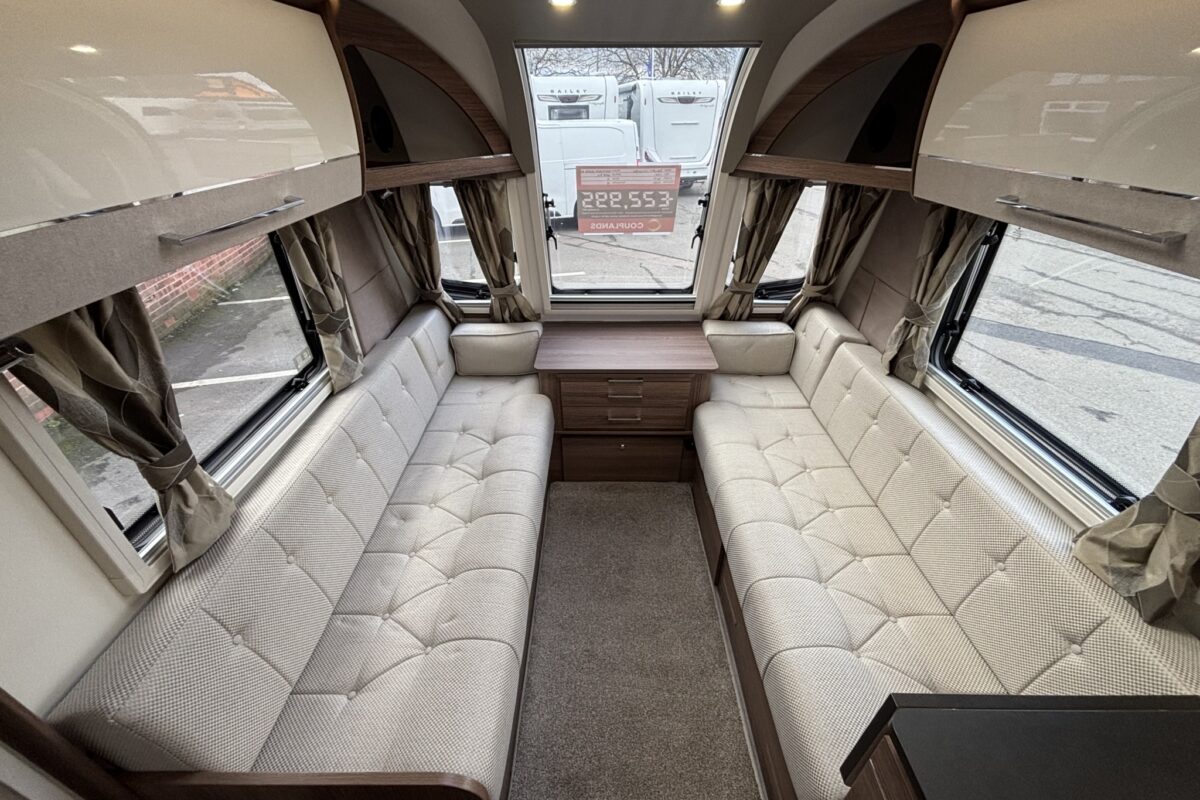 2021 Bailey Unicorn Pamplona Black Edition FRONT LOUNGE