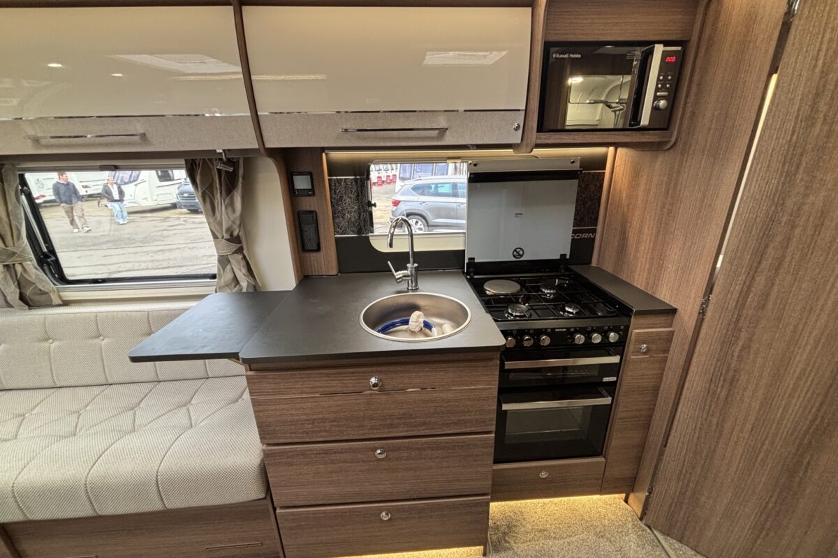 2021 Bailey Unicorn Pamplona Black Edition KITCHEN