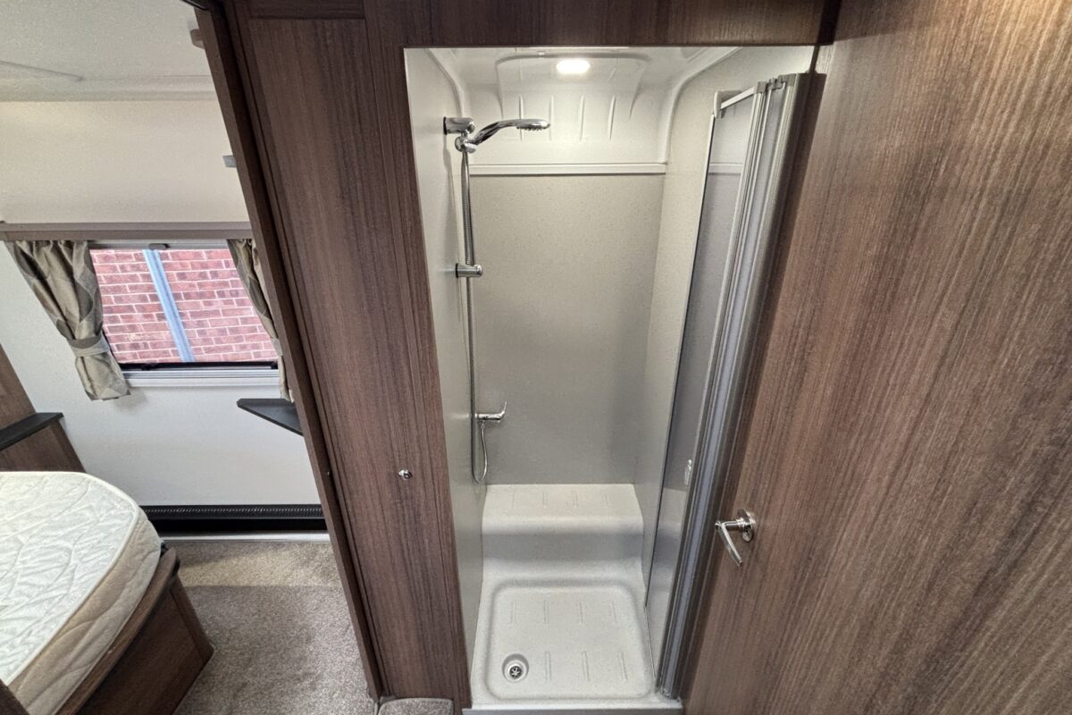 2021 Bailey Unicorn Pamplona Black Edition SHOWER