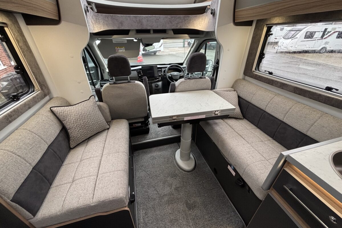 NEW Bailey Adamo 75-4T LOUNGE